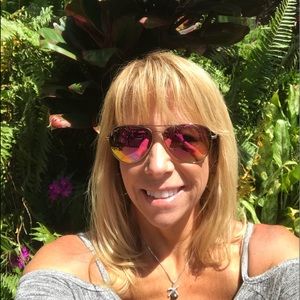 Meet your Posher, Romona